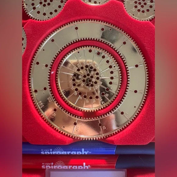 Spirograph Die-Cast Collector's Set - Picture 4 of 6